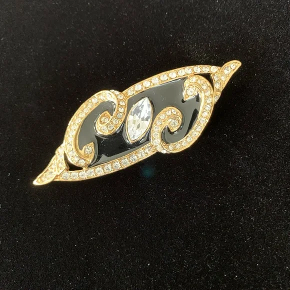 Vintage Crown Trifari Brooch - Picture 2 of 8